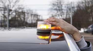 ¿Conocés las luces de emergencia que se adhieren en los techos de los autos particulares?